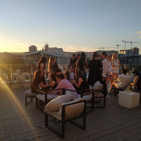 Twentytu Hostel Barcelona Bagian luar foto