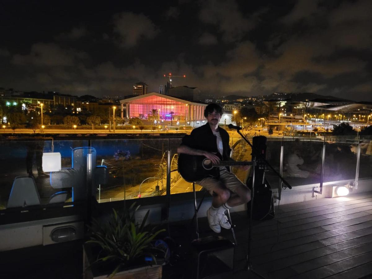 Twentytu Hostel Barcelona Bagian luar foto