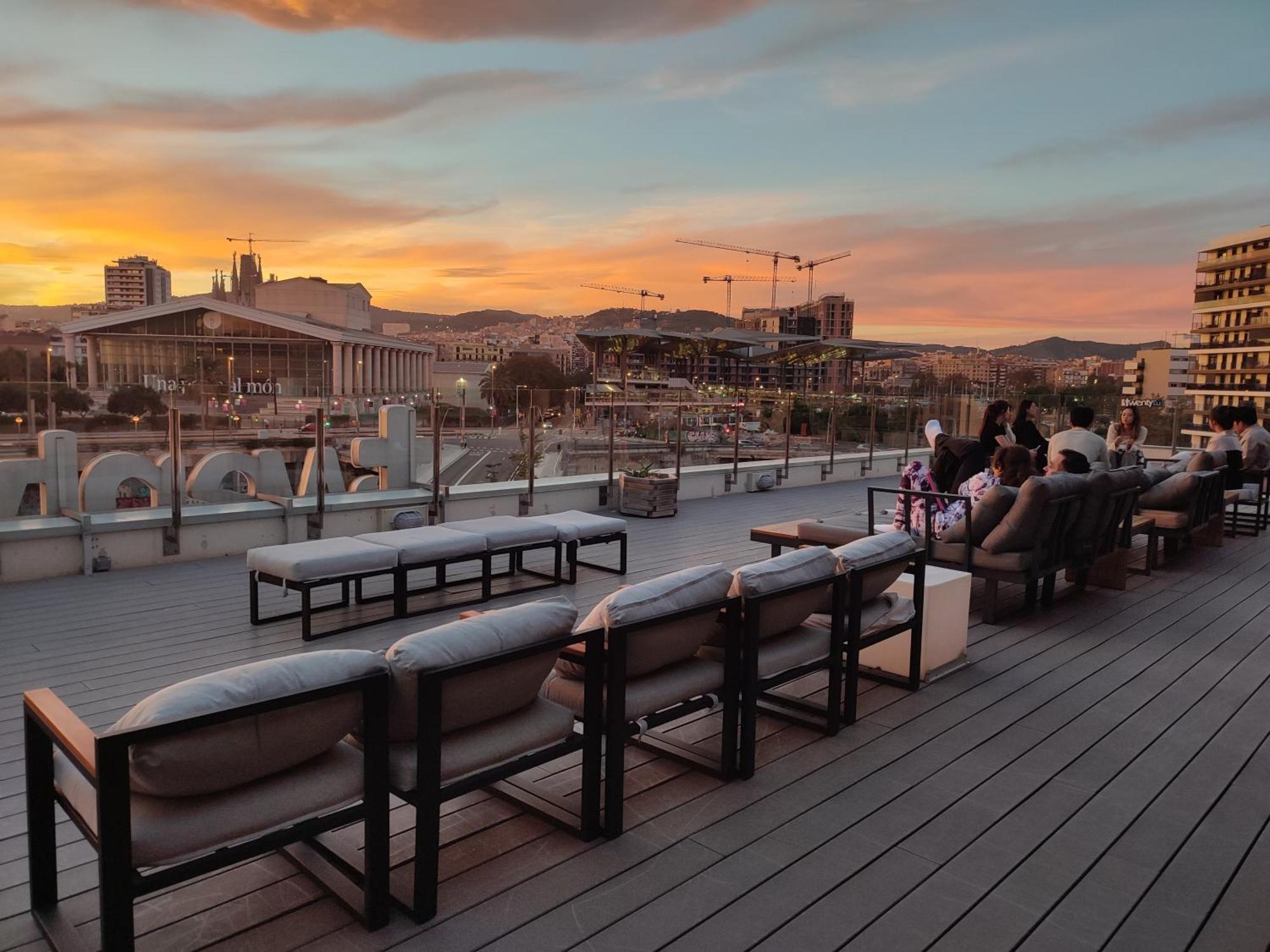 Twentytu Hostel Barcelona Bagian luar foto