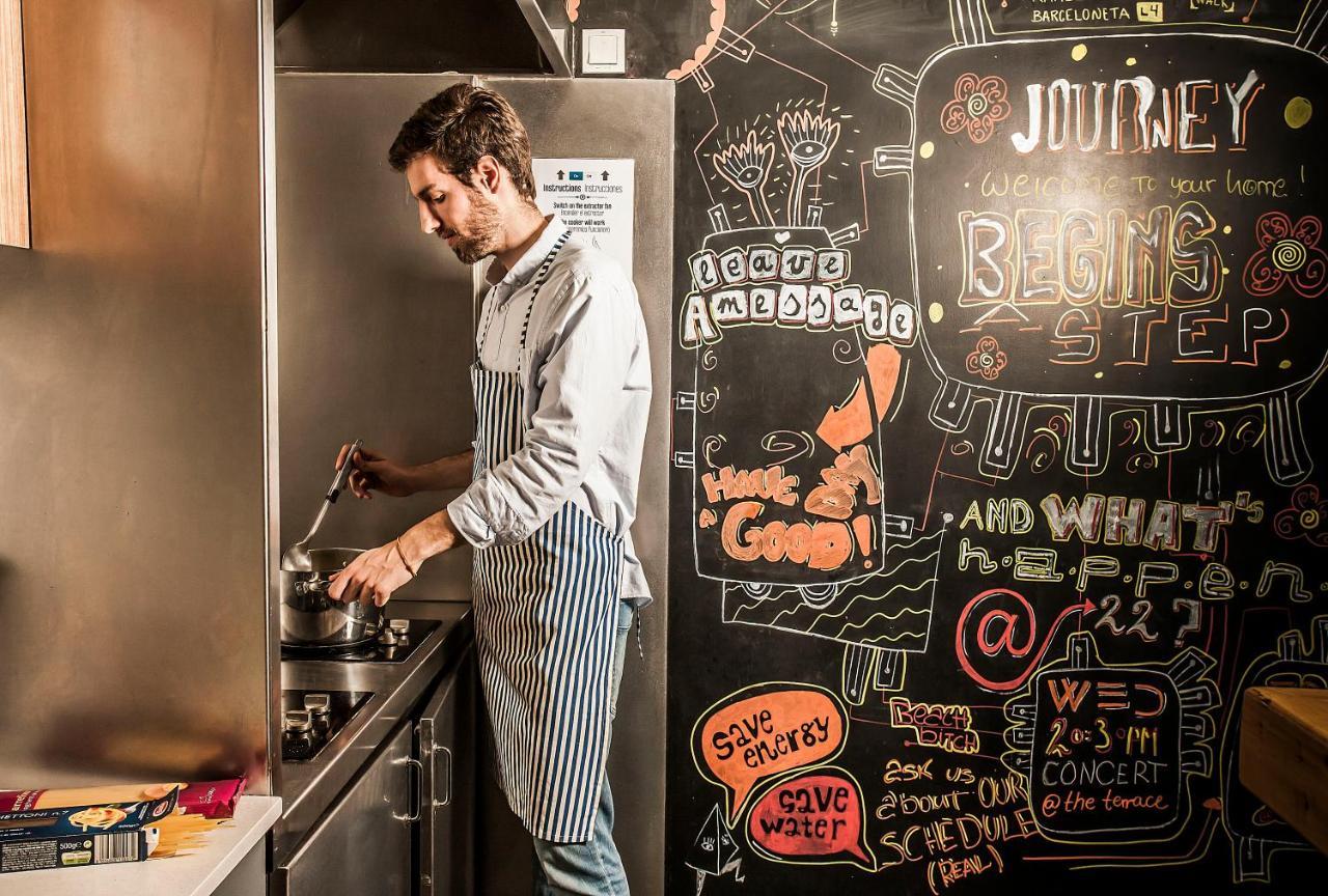 Twentytu Hostel Barcelona Bagian luar foto