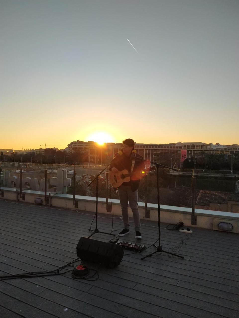 Twentytu Hostel Barcelona Bagian luar foto