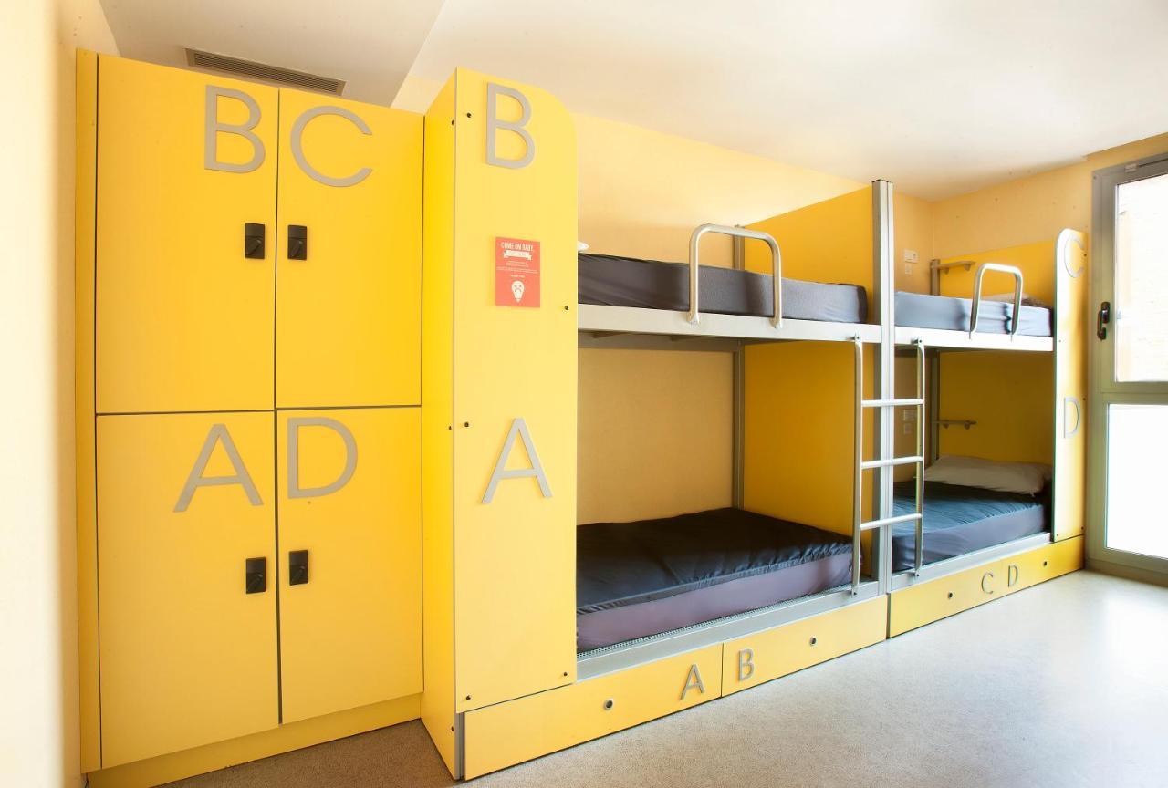 Twentytu Hostel Barcelona Bagian luar foto