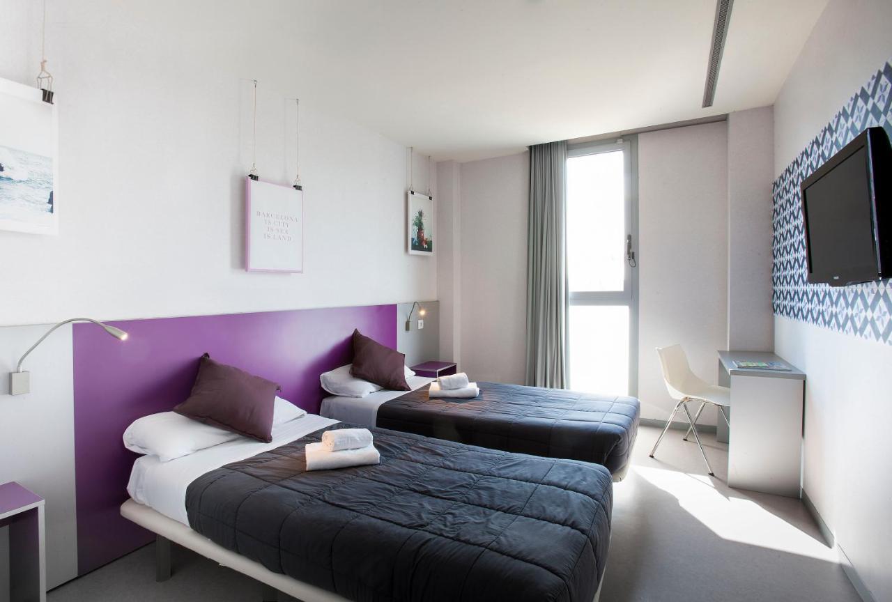 Twentytu Hostel Barcelona Bagian luar foto