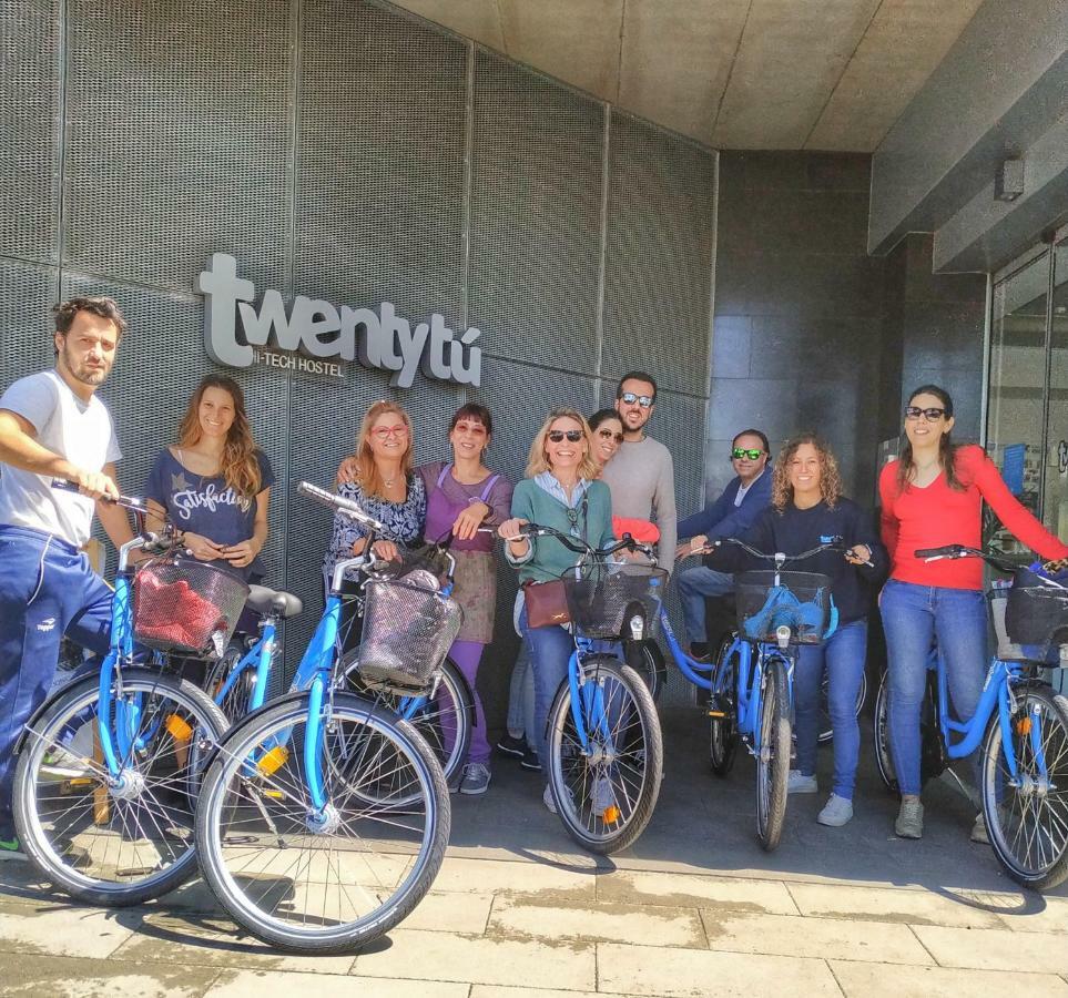 Twentytu Hostel Barcelona Bagian luar foto